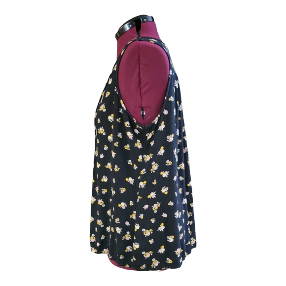 Torrid size 2, loose fit, 100% rayon, tank top, black with ditsy floral pattern - Picture 4 of 8